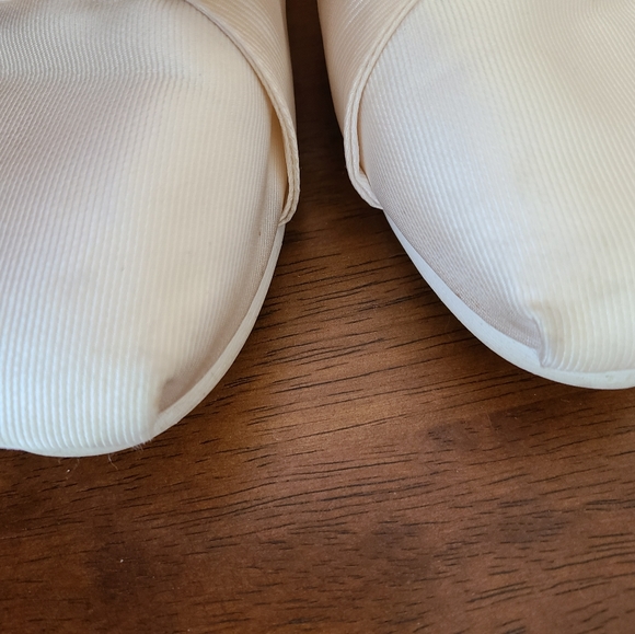 Toms - Picture 4 of 5